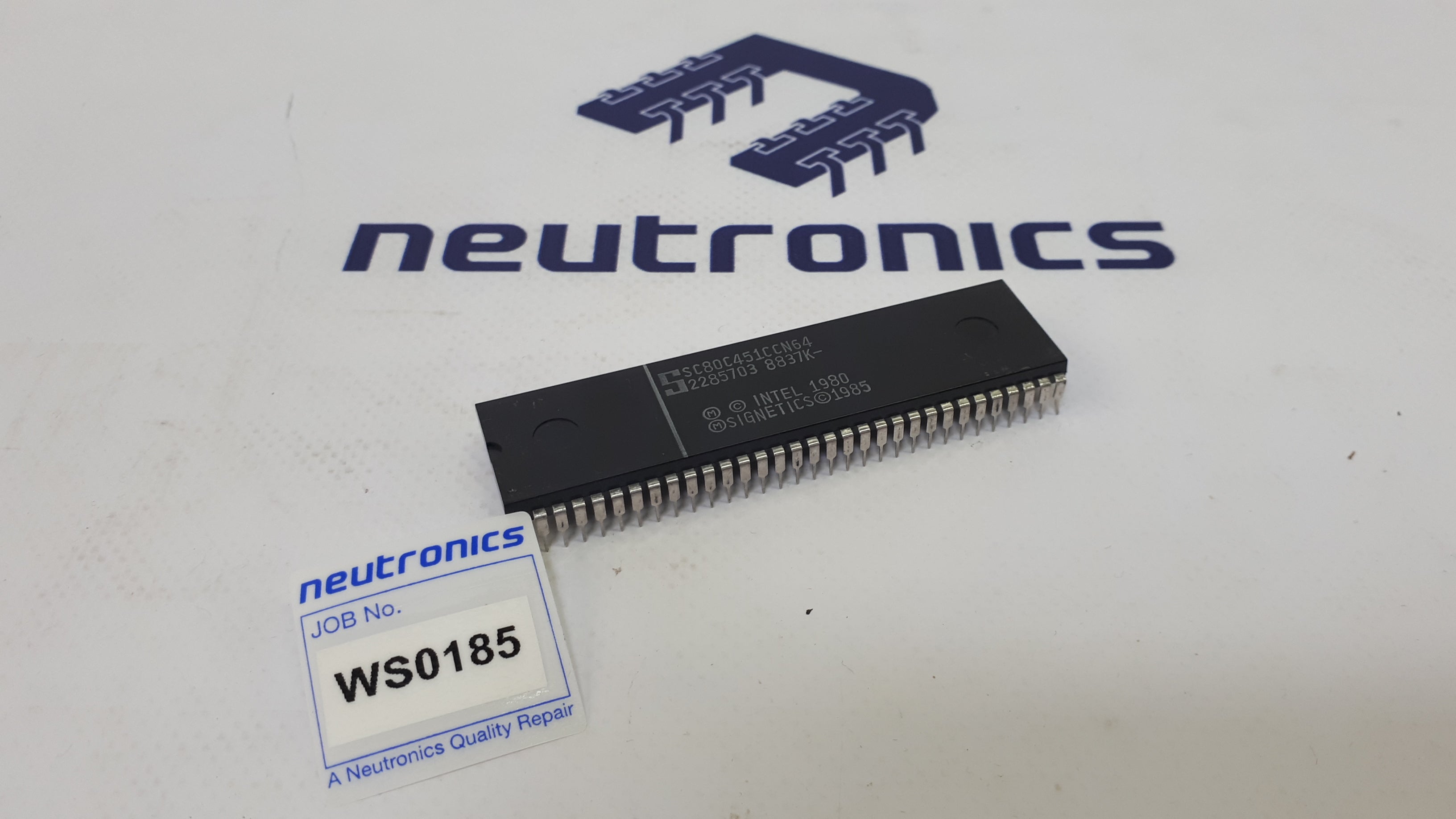 Signetics SC80C451CCN64 IC Chip
