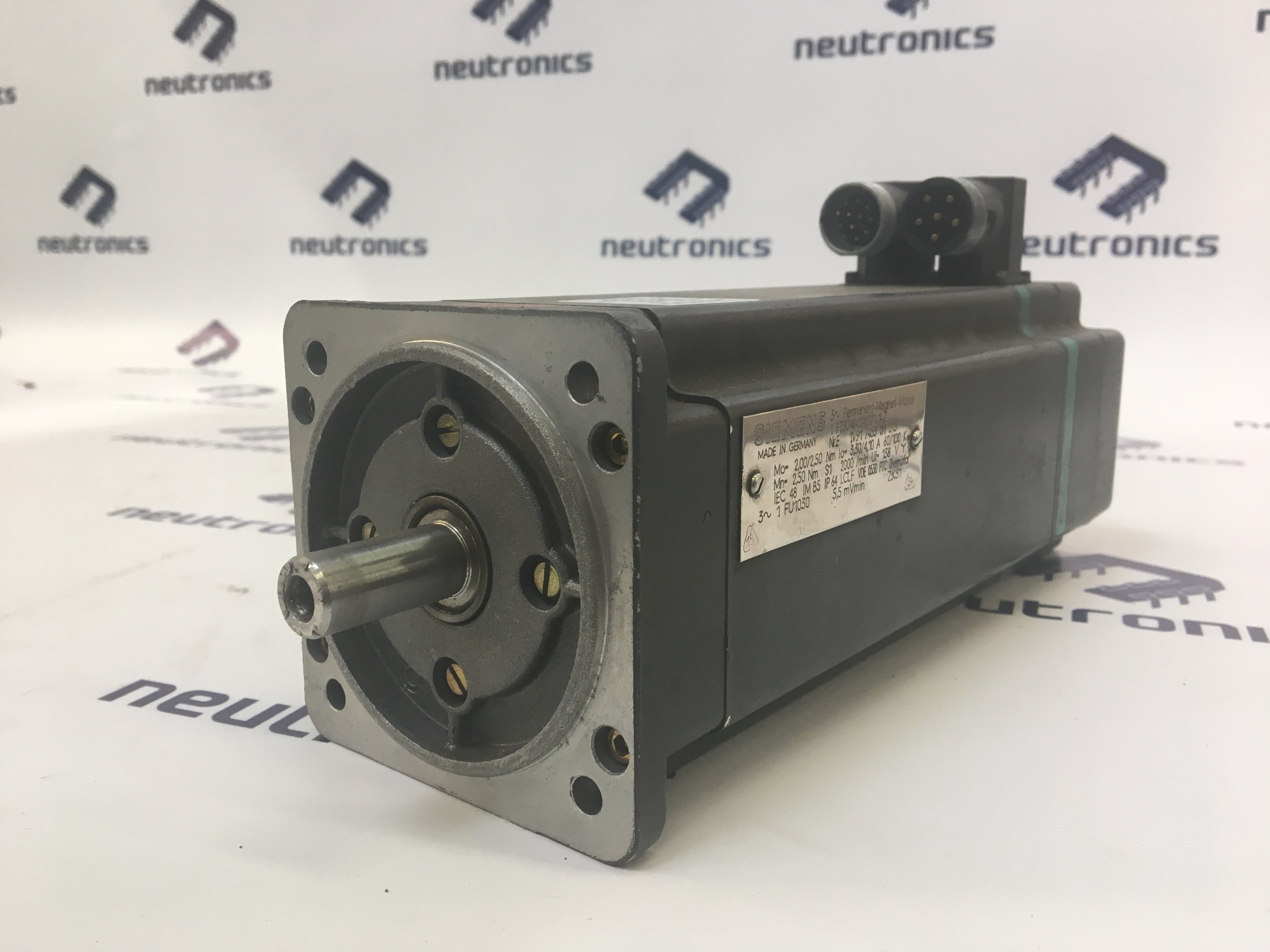 Siemens 1FT5046-0AC01-1-Z131998260090 Motor