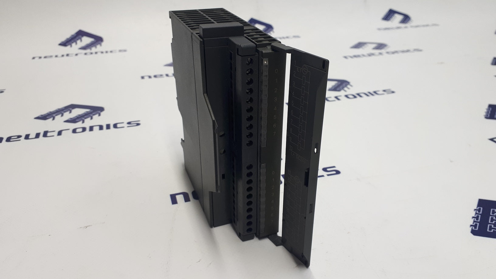 Siemens 6ES7 322-1HH00-0AA0 S7 SM322 16 Channel Output Module (with Connector)
