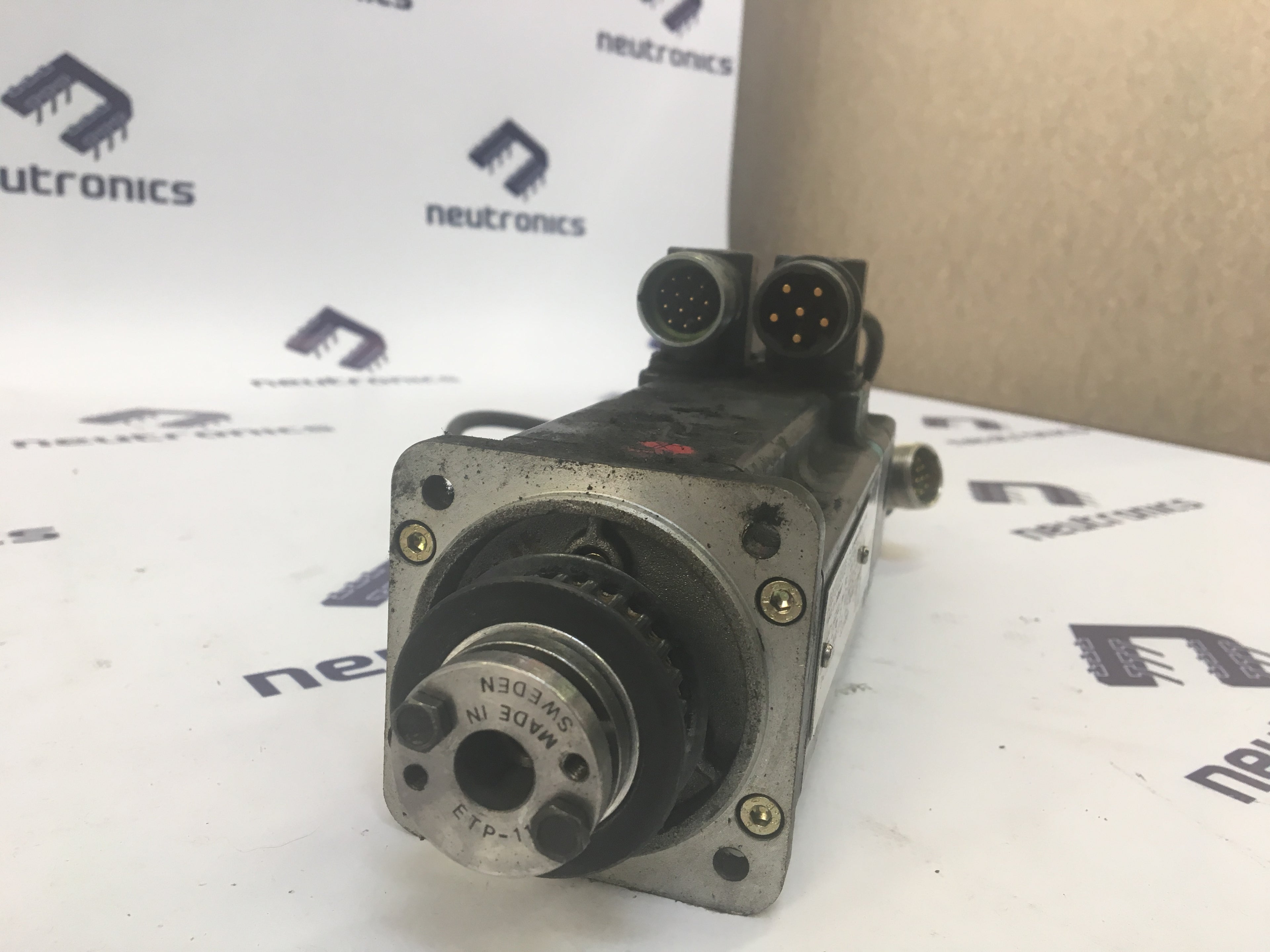 Siemens 1FT5032-0AC01-1-Z Motor