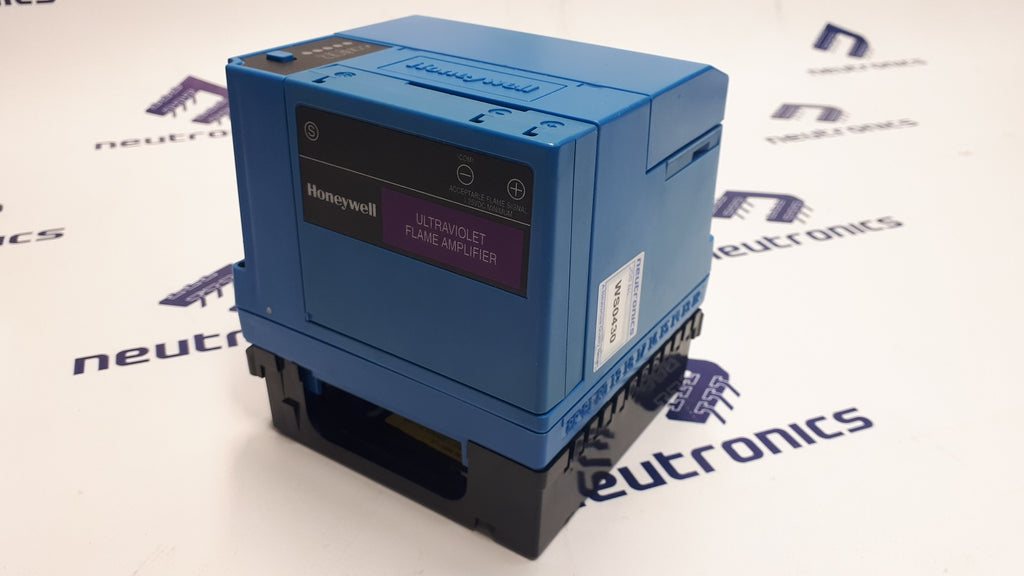 Honeywell EC7850 A 1072 Burner Control